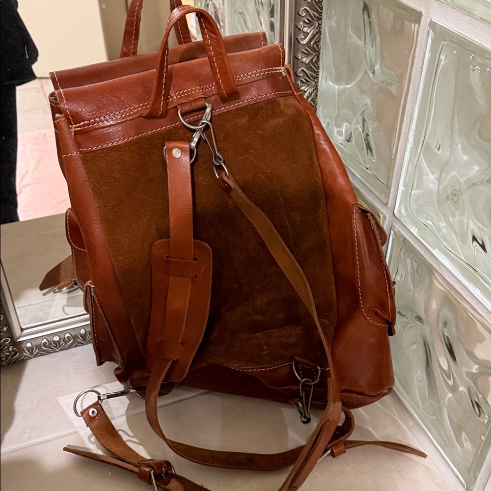 Vintage Leather Backpack Rucksack - Picture 3 of 9